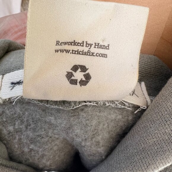 🆕 Free People x Tricia Fix | Short Sleeve Stitch Hoodie in Army Green | M - Picture 10 of 11